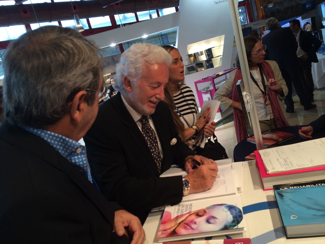 El Dr. Jiménez López presenta oficialmente su libro en SEPES