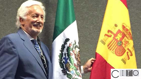 El Dr. Vicente Jiménez celebra el centenario de la universidad mexicana San Nicolás de Hidalgo