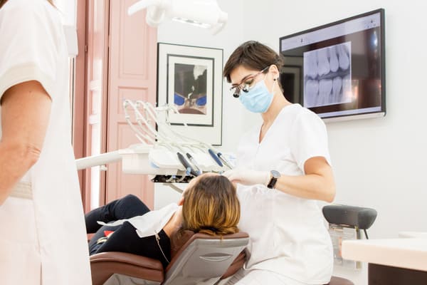 implantes dentales de carga inmediata