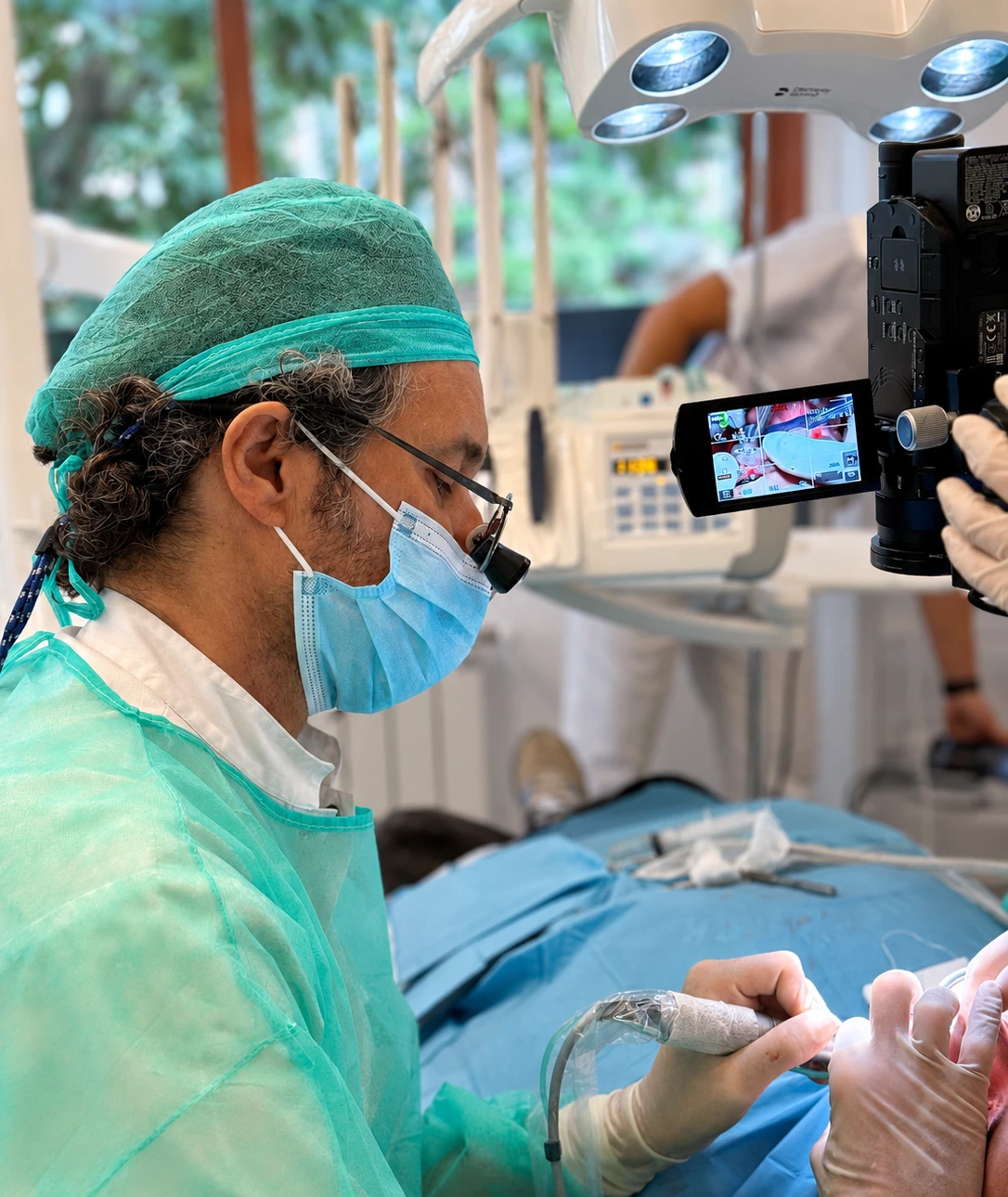 Cirugía de implantes dentales con planificación digital en Clínica CIRO Madrid por el Dr. Jaime Jiménez